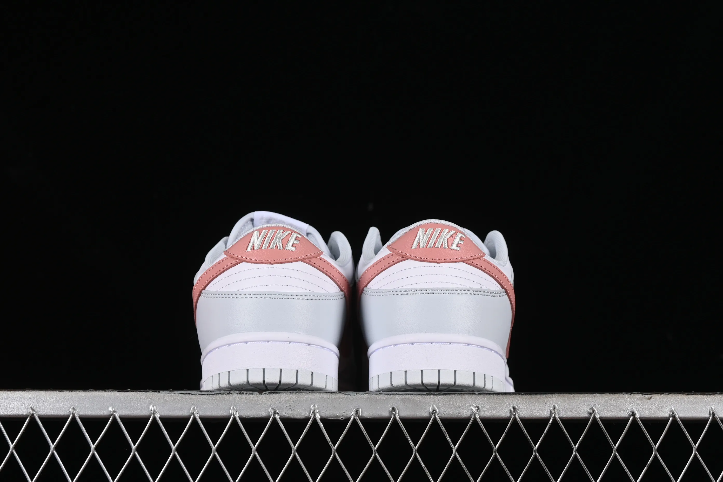 All categories Nk SB Dunk series Nk SB Dunk Low low-top sneakers Nk SB Dunk Low white gray pink SB low-top casual sneakers HF0730-160